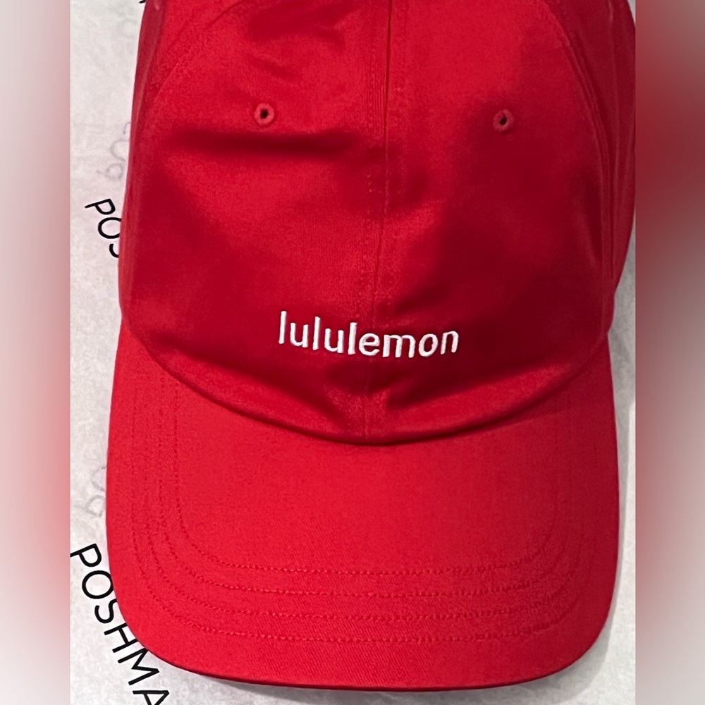 LULULEMON NWT AUTHENTIC UNISEX CLASSIC BALL LULU RED/WHITE WORDMARK CAP